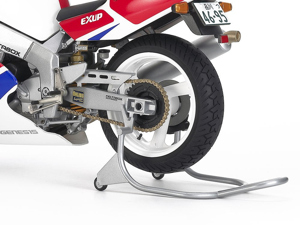 Tamiya Yamaha FZR750R OW01 Superbike 1:12 Plastic Model Kit 14058