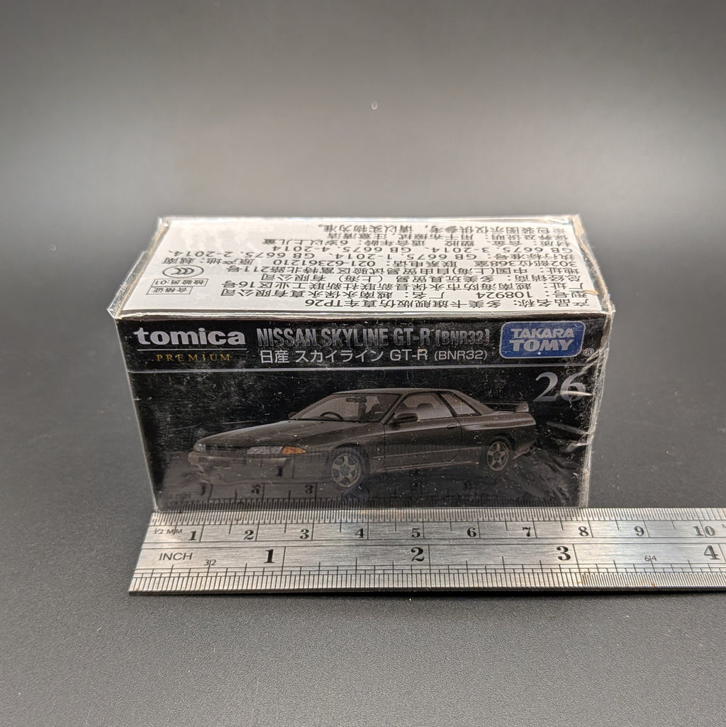 Nissan Skyline GT-R R32 (BNR32) Takara Tomy Tomica #26 Diecast Model Car 1:59