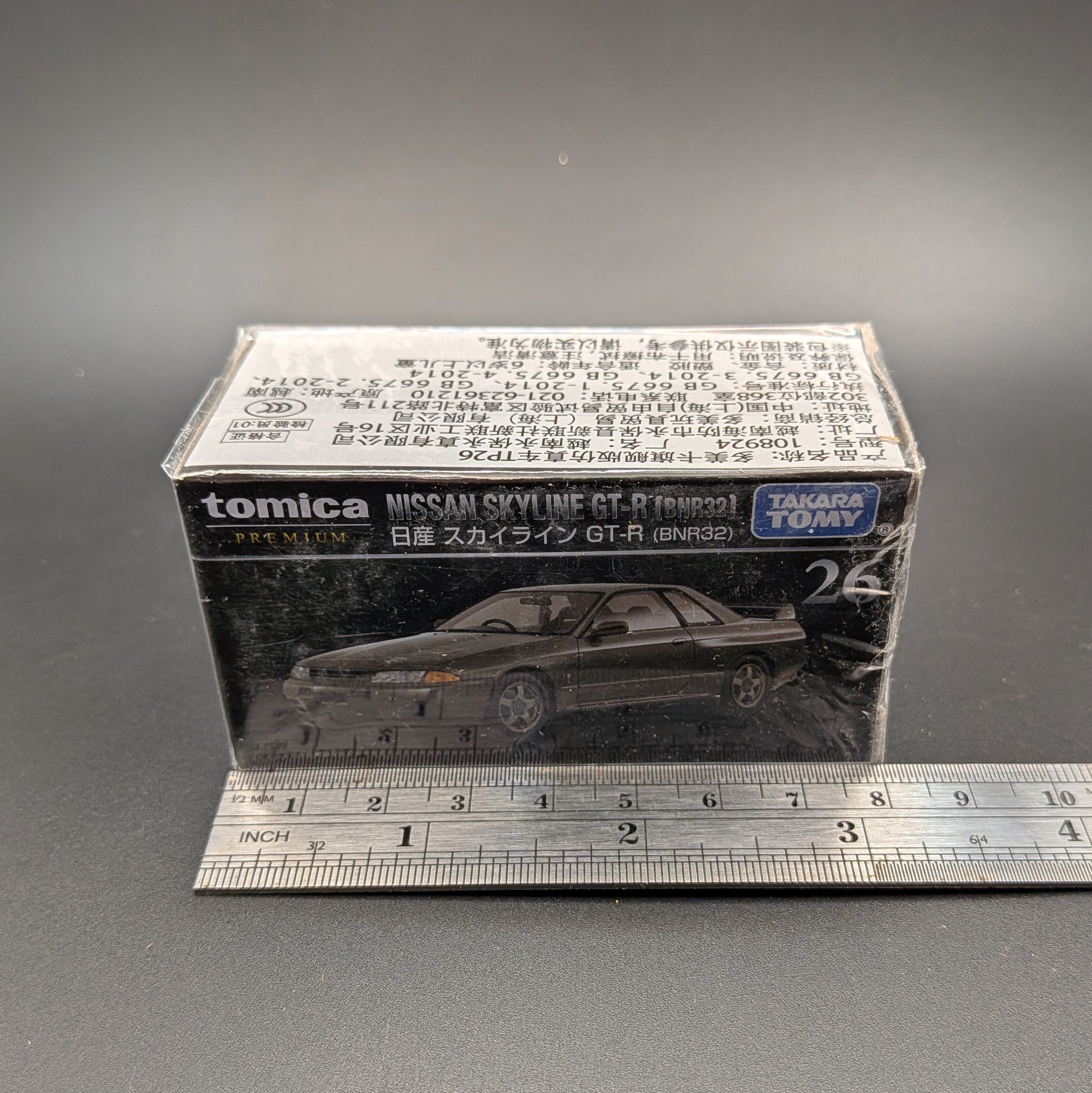 Nissan Skyline GT-R R32 (BNR32) Takara Tomy Tomica #26 Diecast Model Car 1:59